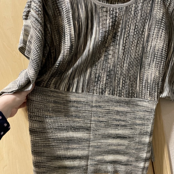 Women XL Gorgeous Knit Stretch Boho Top Blouse Flattering Style - Picture 3 of 6